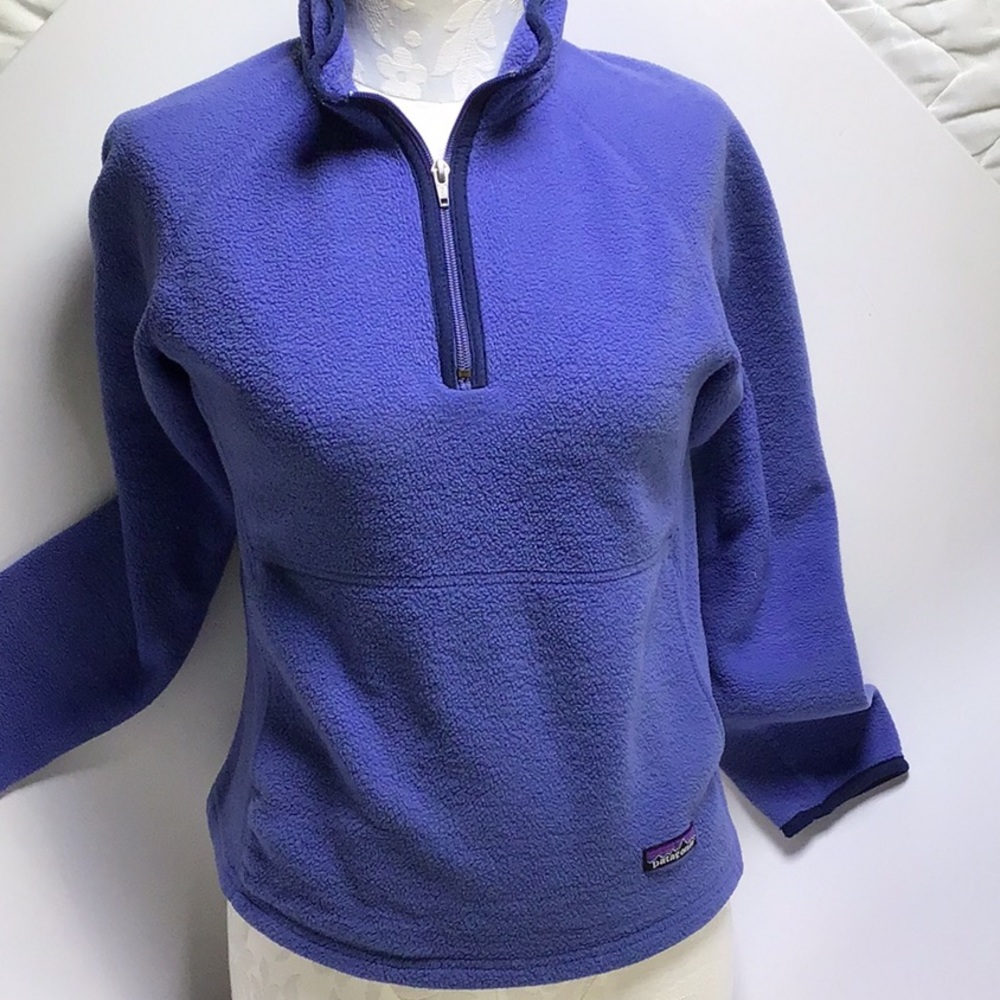 Patagonia size small front pocket with zipper